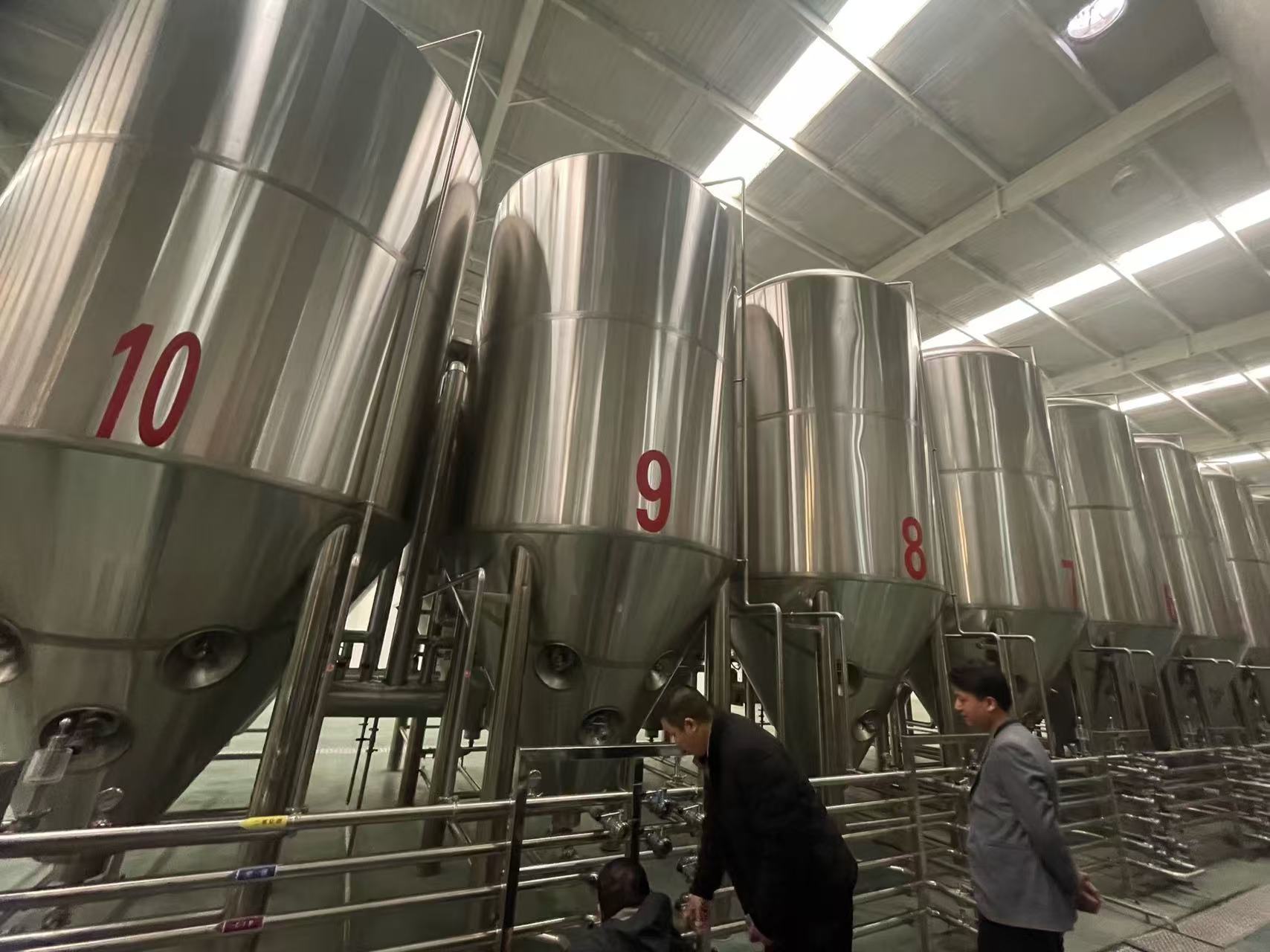 汉滨精酿啤酒设备厂—平面布置、设备设计、制造、调试、培训等一条龙服务